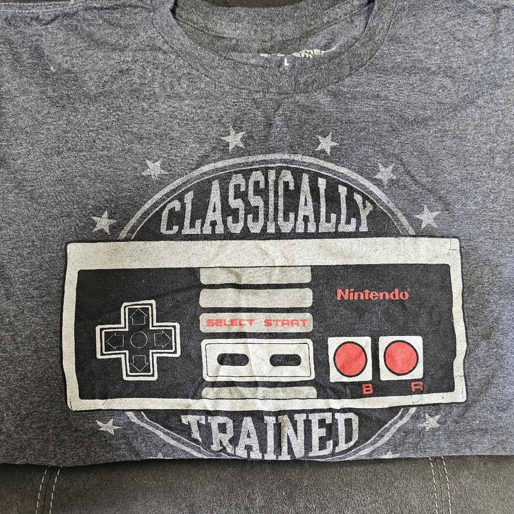 Classically trained Nintendo mens tshirt size large